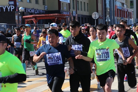 "Дүнжингарав марафон"-д 1500 гаруй тамирчин өрсөлдлөө 