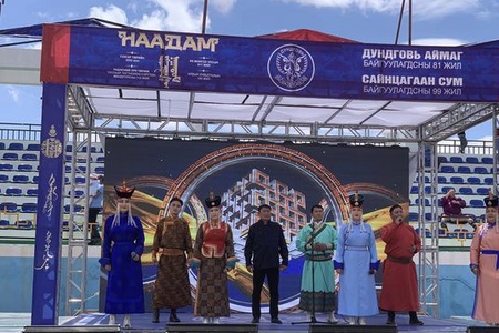 Тулгар төрийн 2232, Их Монгол Улсын 817 жил, Үндэсний эрх чөлөө тусгаар тогтнолоо сэргээн мандуулсны 112,  Ардын хувьсгалын 102 жил, Дундговь аймаг байгуулагдсаны 81 жилийн ойн баяр наадам эхэллээ. 