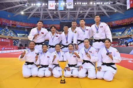 Монголын жүдочид долоон медаль хүртэж, багийн төрөлд дэд байрт орлоо