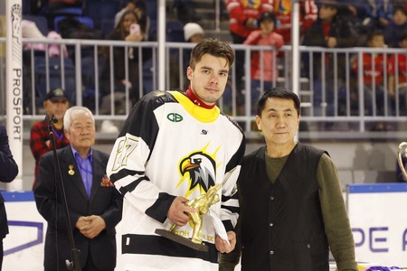 Монголын Хоккейн холбооны 2023-2024 оны лигийн цомын аварга шалгаруулах тэмцээнд "Хангарьд" хоккейн баг 2-р байр эзэлж, мөнгөн медалийн эзэд боллоо