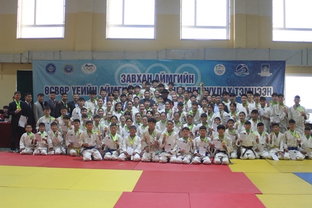 ИХ-УУЛ СУМАНД ЗОХИОН БАЙГУУЛАГДАЖ БУЙ ЖҮДО БӨХИЙН ӨСВӨР ҮЕИЙН АЙМГИЙН АВАРГА ШАЛГАРУУЛАХ ТЭМЦЭЭН