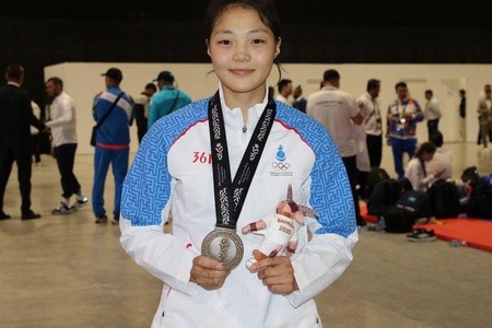 ХАН-УУЛ ДҮҮРГИЙН ЖҮДО БӨХИЙН ШИГШЭЭ БАГИЙН ТАМИРЧИН Б.ӨЛЗИЙТНАРАН НЬ АЗИЙН ЗАЛУУЧУУДЫН НААДМААС МӨНГӨН МЕДАЛЬ ХҮРТЛЭЭ. "Бахрейн 2025" Азийн Залуучуудын III наадмын Холимог тулааны спортын шигшээ тулаа