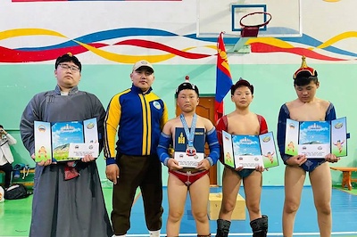 Ханбогд сумын Засаг даргын нэрэмжит өсвөр үеийн үндэсний бөхийн барилдаанд амжилттай оролцлоо. 