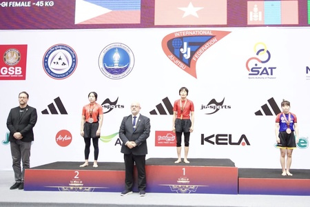 Б.ОДГЭРЭЛ ДЭЛХИЙН АВАРГААС ХҮРЭЛ МЕДАЛЬ ХҮРТЛЭЭ!