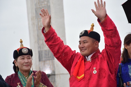 МОНГОЛ УЛСЫН ХАРЦАГА М. БЭЛГҮТЭЙ, МОНГОЛ УЛСЫН МЭРГЭН Ч.ГАНДАВАА НАРЫГ УГТАЖ АВЛАА