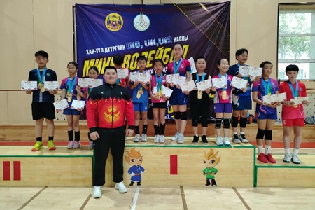 ХАН-УУЛ ДҮҮРГИЙН U10,U11,U12 НАСНЫ МИНИ ВОЛЕЙБОЛЫН АВАРГУУД ТОДОРЛОО. Хан-Уул дүүргийн аварга шалгаруулах тэмцээн 2025 оны 06 дугаар сарын 21-22-ны өдрүүдэд Биеийн тамир, спортын хорооны зааланд зохио