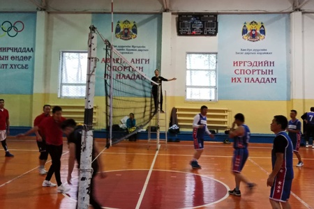 Хан-Уул дүүргийн Засаг даргын нэрэмжит "Иргэдийн спортын Х наадам"-ын Волейболын аварга шалгаруулах тэмцээний нээлт боллоо.
