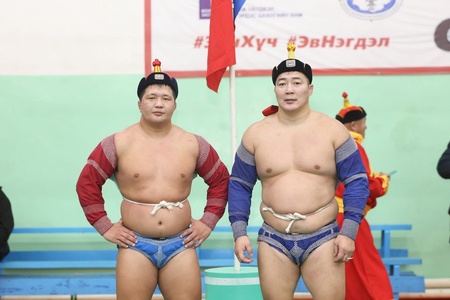 Монгол бахархлын өдөр, Анхдугаар үндсэн хуулиа баталж, Тусгаар тогтнолоо баталсны түүхт 101 жилийн ойд зориулсан барилдаан боллоо.