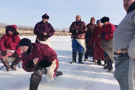 Хан-Уул дүүргийн Үндэсний спортын VII наадмын нээлт, Мөсөн сурын харваа, Мөсөн шагайн харваагаар эхэллээ