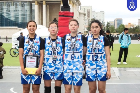 ⛹🏻‍♀️⛹🏻U16 насны 3х3  сагсан бөмбөгийн улсын аварга шалгаруулах тэмцээнд  Эрдэнэт-5 1-р баг Мөнгөн медаль Эрдэнэт-5 2-р баг 4-р байранд орлоо.