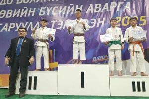 ДАРХАН ХОТНОО ЗОХИОГДСОН ЖҮДО БӨХИЙН ӨСВӨР ҮЕИЙН ТӨВИЙН БҮСИЙН АВАРГА ШАЛГАРУУЛАХ ТЭМЦЭЭНД ТӨВ АЙМГИЙН БАГ ТАМИРЧИД АМЖИЛТТАЙ ОРОЛЦЛОО.