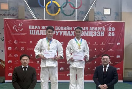 Шилдэг ирээдүйтэй тамирчинаар шалгарсан амжилт үзүүллээ.