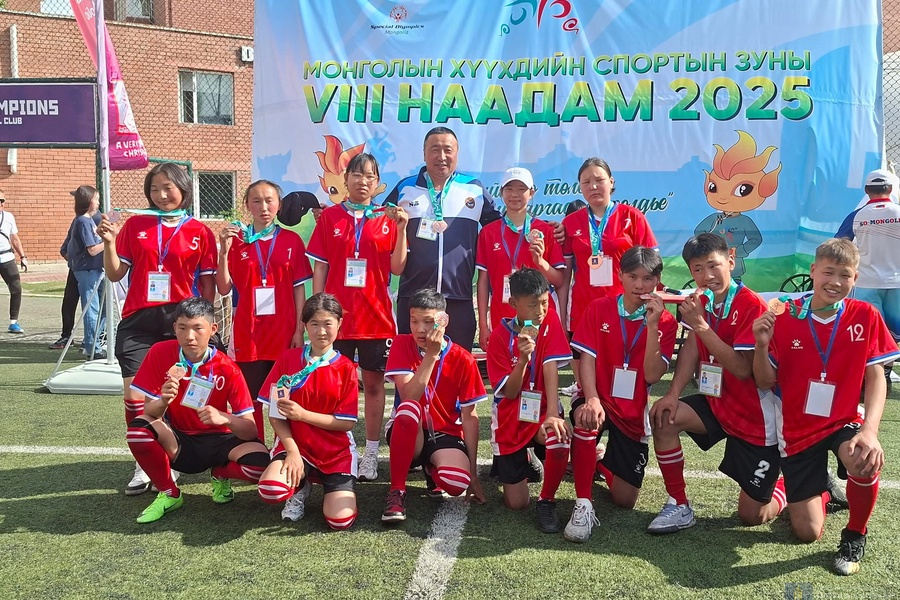 ⚽️Монголын хүүхдийн спортын VIII их наадмын тусгай хөлбөмбөгөөр Орхон аймгийн эрэгтэй эмэгтэй баг хос хүрэл медаль хүртлээ 🤗