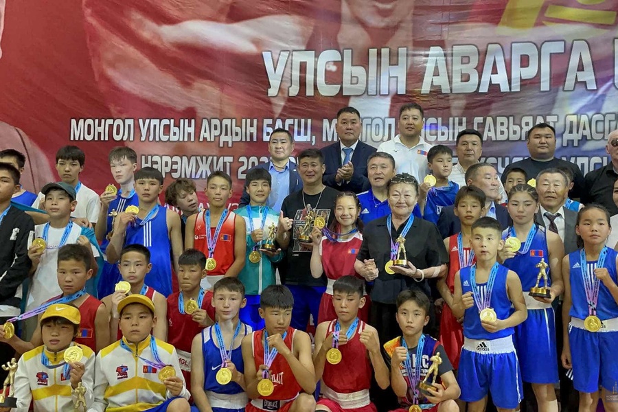 Монгол улсын ардын багш, Монгол улсын гавъяат дасгалжуулагч, академич, профессор ОУХМ Д.Банди багшийн нэрэмжит 2025 оны бага насны боксчдын МУАШ "Олимпын гараа" тэмцээн Улаанбаатар хотноо боллоо.