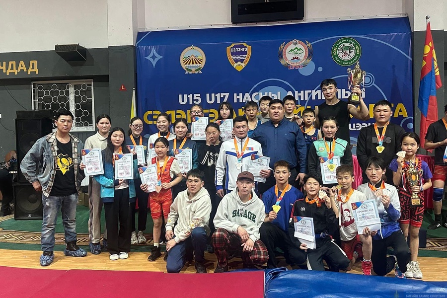 Ерөө сумын Засаг даргын нэрэмжит Сэлэнгэ аймгийн аварга шалгаруулах чөлөөт бөхийн тэмцээн амжилттай зохион байгуулагдлаа.