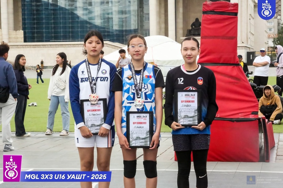 ⛹🏻‍♀️⛹🏻U16 насны 3х3  сагсан бөмбөгийн улсын аварга шалгаруулах тэмцээнд  Эрдэнэт-5 1-р баг Мөнгөн медаль Эрдэнэт-5 2-р баг 4-р байранд орлоо.