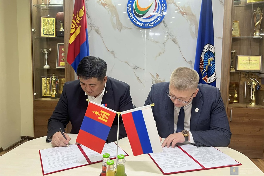 ХАМТРАН АЖИЛЛАХ САНАМЖ БИЧИГТ ГАРЫН ҮСЭГ ЗУРЛАА.