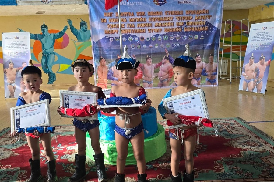 ИРЭЭДҮЙН БЯЦХАН АВАРГУУДЫН ХИЙМОРЬ БАДАРСАН ӨДӨР ...