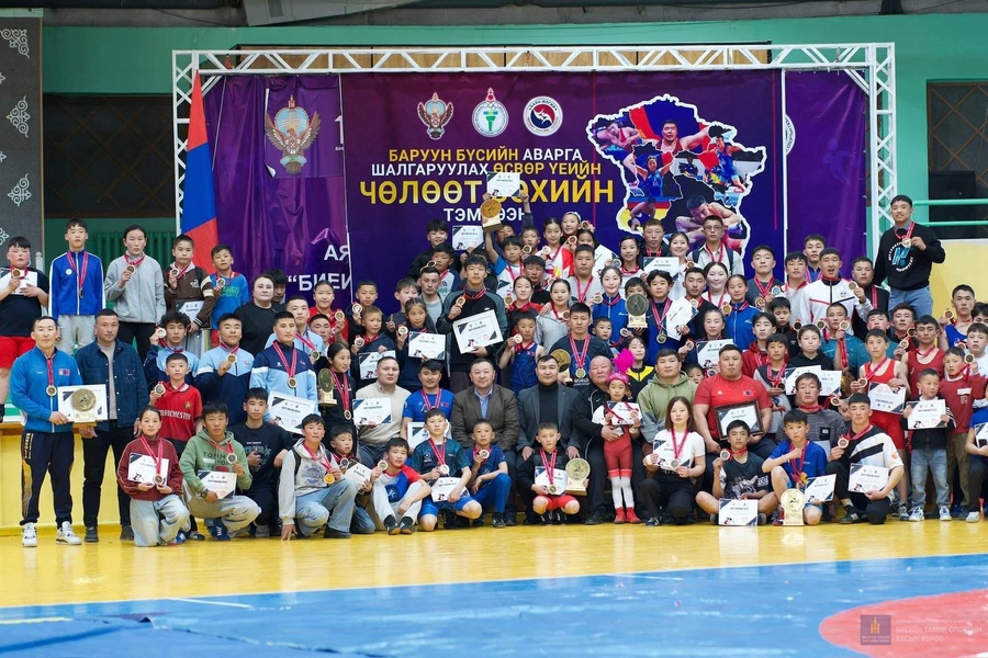 Баян-Өлгий аймагт баруун бүсийн өсвөр үеийн чөлөөт бөхийн аварга шалгаруулах тэмцээн 