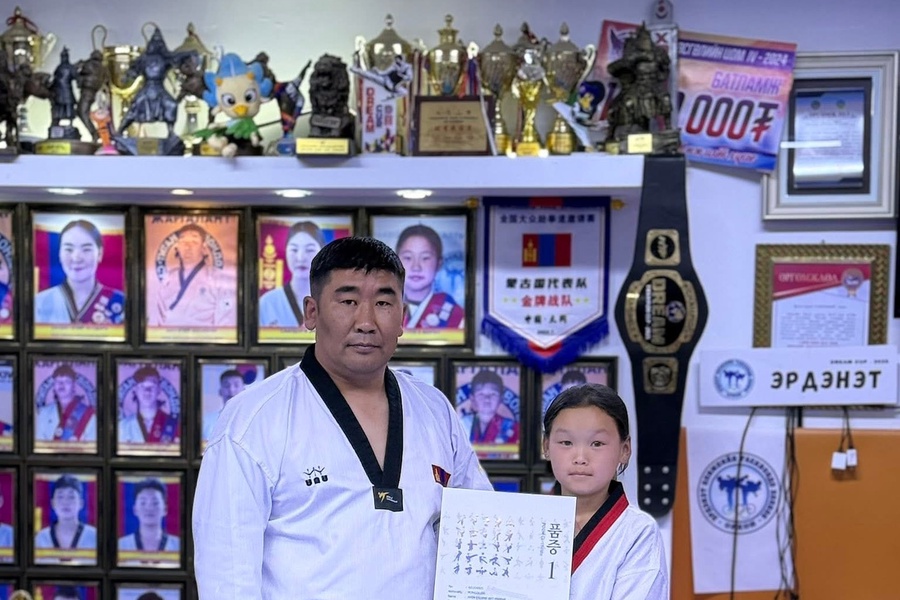🥋Дэлхийн таеквондо холбооны төв байгууллага   KUKKIWON-ooс олгодог Таеквондогийн Хар бүс даны үнэмлэхээ гардан авч ЭЛИТ ангилал хар бүсэнд дэвшиж байгаа тамирчид.