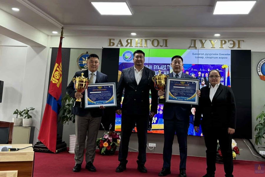 МОНГОЛЫН БҮХ АРД ТҮМНИЙ ЗУНЫ  СПОРТЫН XVI НААДМЫН ЦОМ, ӨРГӨМЖЛӨЛӨӨ БАЯНГОЛ ДҮҮРГИЙН ЗАСАГ ДАРГА Ө. СУМЪЯАБААТАРТ ГАРДУУЛЛАА.