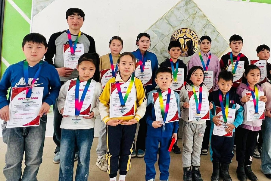 Ховд аймгийн Зуун буудалт даамын өсвөрийн аварга шалгаруулах тэмцээн