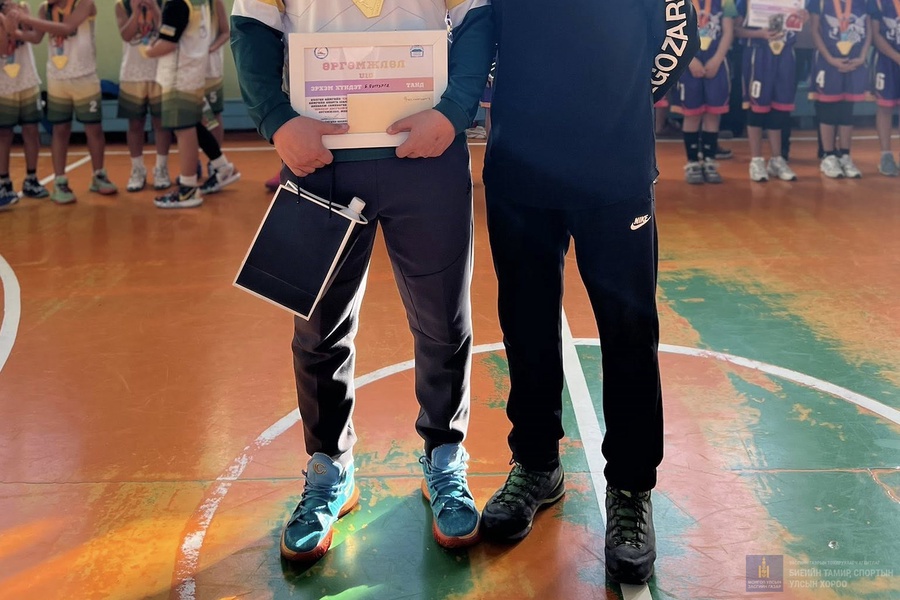 U10 насны Сагсан бөмбөгийн аймгийн аварга шалгаруулах тэмцээн Сайхан суманд зохион байгуулагдаж нийт 16 ( хөвгүүд-10, охид-6) багийн 128 өсвөрийн тамирчид өрсөлдлөө.