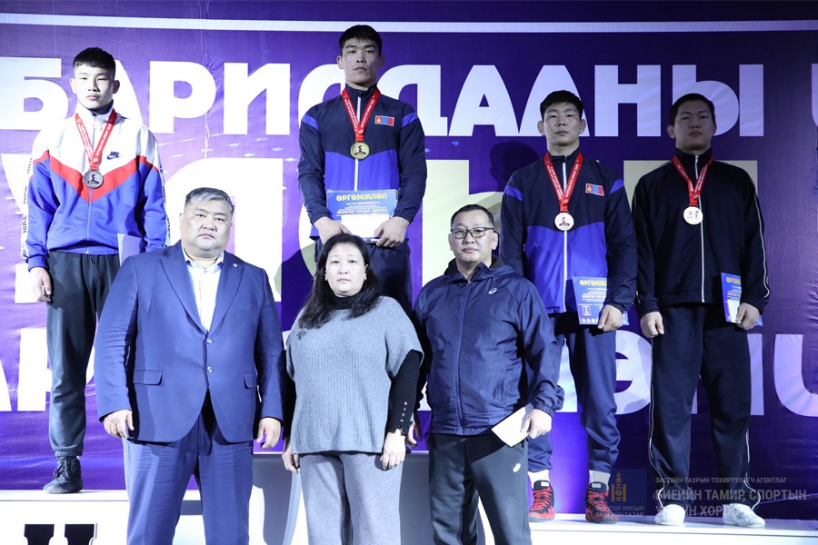 ТӨВ АЙМГИЙН “ТӨВ АРЖ” БАГ ЧӨЛӨӨТ БӨХИЙН УЛСЫН АВАРГААС ХОЁР АНГИЛАЛД ХОЁУЛАНД НЬ 3-Р БАЙР ЭЗЭЛЛЭЭ.