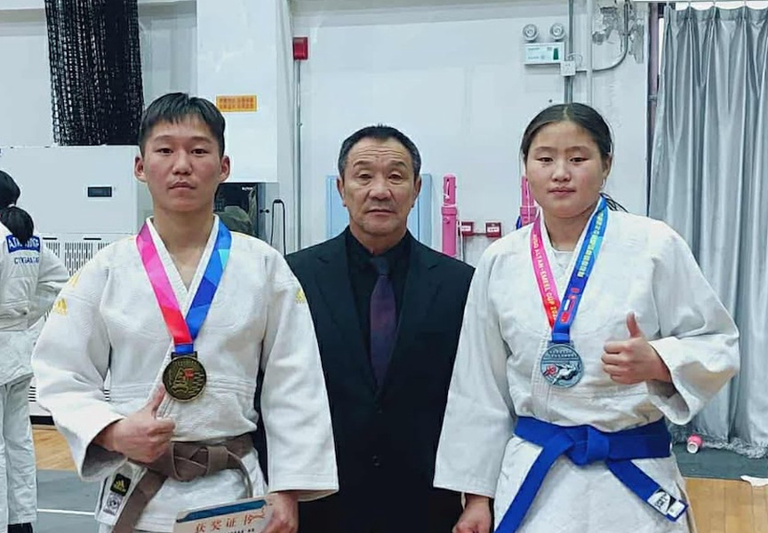 "ALTAN EMEEL CUP-2025" ӨСВӨР ҮЕИЙН ЖҮДО БӨХИЙН ОЛОН УЛСЫН  ТЭМЦЭЭНД ЗАВХАН АЙМГИЙН БАГ ТАМИРЧИД АМЖИЛТТАЙ ОРОЛЦОЖ 2 АЛТ, 1 МӨНГӨ, 2 ХҮРЭЛ МЕДАЛЬ ХҮРТЛЭЭ