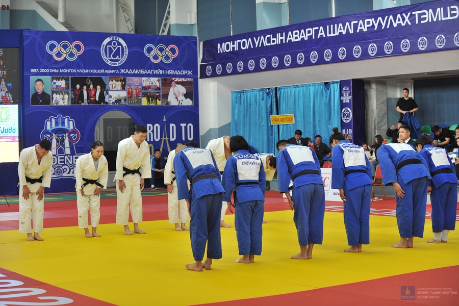 "Жүдо бөхийн Монгол Улсын насанд хүрэгчдийн улсын аварга шалгаруулах тэмцээн"-ийг Орхон аймагт зохион байгуулж байгаа бөгөөд тэмцээний 3 дахь өдөр холимог багийн  аваргууд тодорлоо.