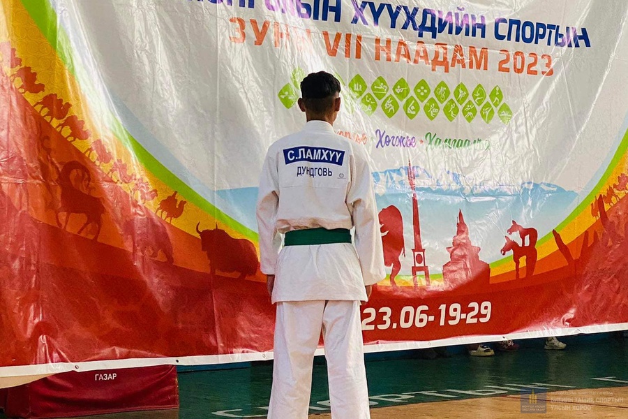Монголын хүүхдийн спортын зуны VII наадам жүдо бөхийн 55кг жинд Хүмүүнлэг сургуулийн 9в ангийн сурагч С.Ламхүү хүрэл медаль хүртлээ.