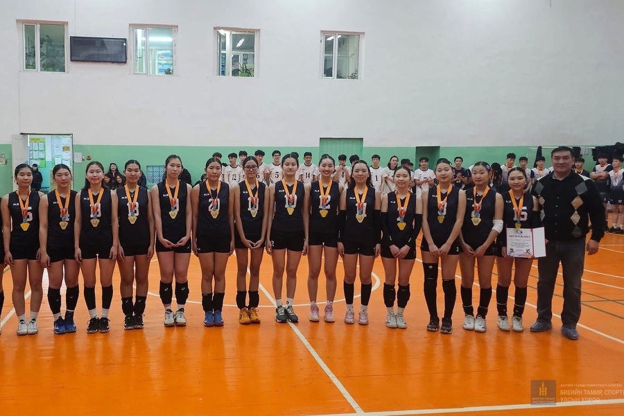 "Эрдэнэт" хотын түүхт 50 жилийн ойн хүрээнд, Бүх хайраа гэр  бүлдээ уриан доор Орхон аймгийн Волейболын холбооноос зохион байгуулсан Идэрчүүдийн ААШТэмцээн амжилттай болж аваргуудаа тодрууллаа. 