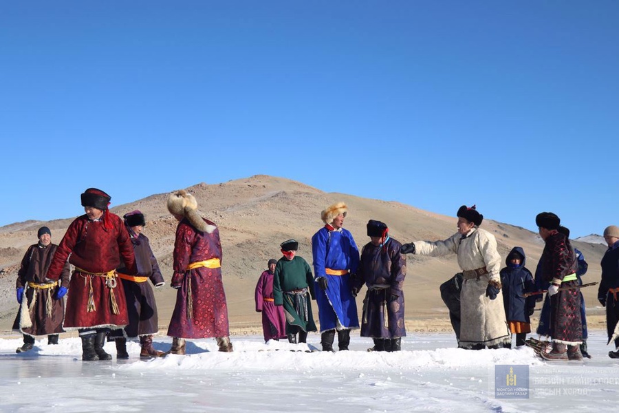 Хан-Уул дүүргийнхэн мөсөн сур, мөсний шагайн харвааны аваргаа тодруулжээ