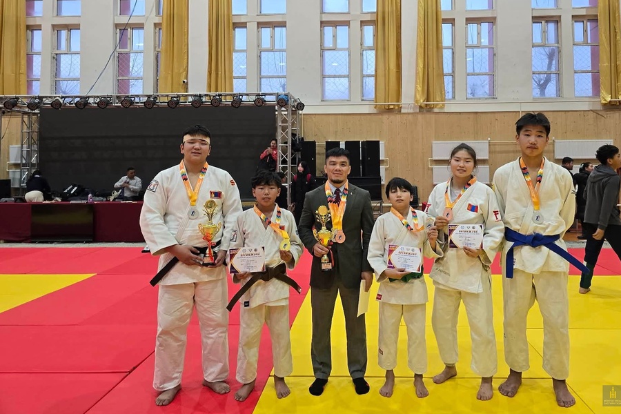 🥋ДАЯНШОНХОР-ЦОМ 2025 Өсвөр үеийн жүдо бөхийн аварга шалгаруулах тэмцээнд Орхон аймгийн жүдо бөхийн холбооны тамирчид амжилттай оролцож 🥇3 алт, 🥈7 мөнгө🥉2 хүрэл медаль хүртсэн амжилт үзүүлжээ. 