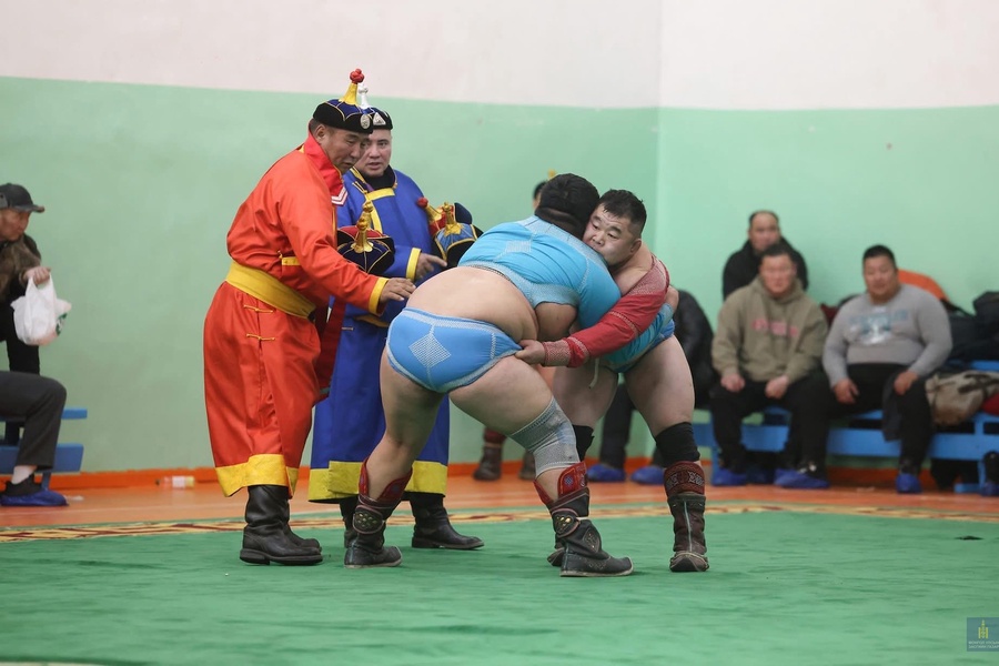 Монгол бахархлын өдөр, Анхдугаар үндсэн хуулиа баталж, Тусгаар тогтнолоо баталсны түүхт 101 жилийн ойд зориулсан барилдаан боллоо.