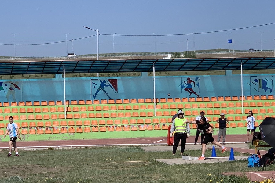 Монголын хүүхдийн спортын зуны VII наадмын хөнгөн атлетикийн бөөрөнцөг түлхэлтийн төрөлд тамирчин Э.Сүмбэрмаа 10,02 метр түлхэж алтан медаль хүртлээ.