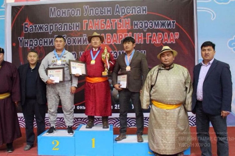 Монгол Улсын арслан Б.Ганбатын нэрэмжит өсвөр үеийн Үндэсний бөхийн тэмцээн 