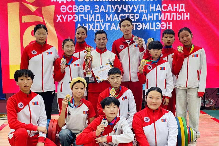 Хүндийн өргөлтийн спортоор хичээллэгч тамирчид маань амжилт гаргалаа.