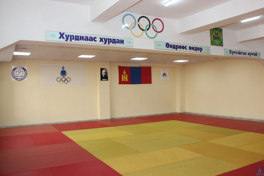 97.3 метр квадрат талбайтай 30 хүн хүлээн авах боломжтой