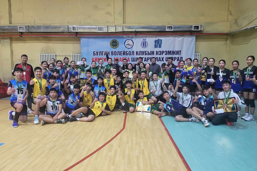 "Булган Волейбол" клубын нэрэмжит Өсвөр үеийн аймгийн аварга шалгаруулах тэмцээнд нийт 11 сум, байгууллагын 28 багийн 220 тамирчид оролцлоо.