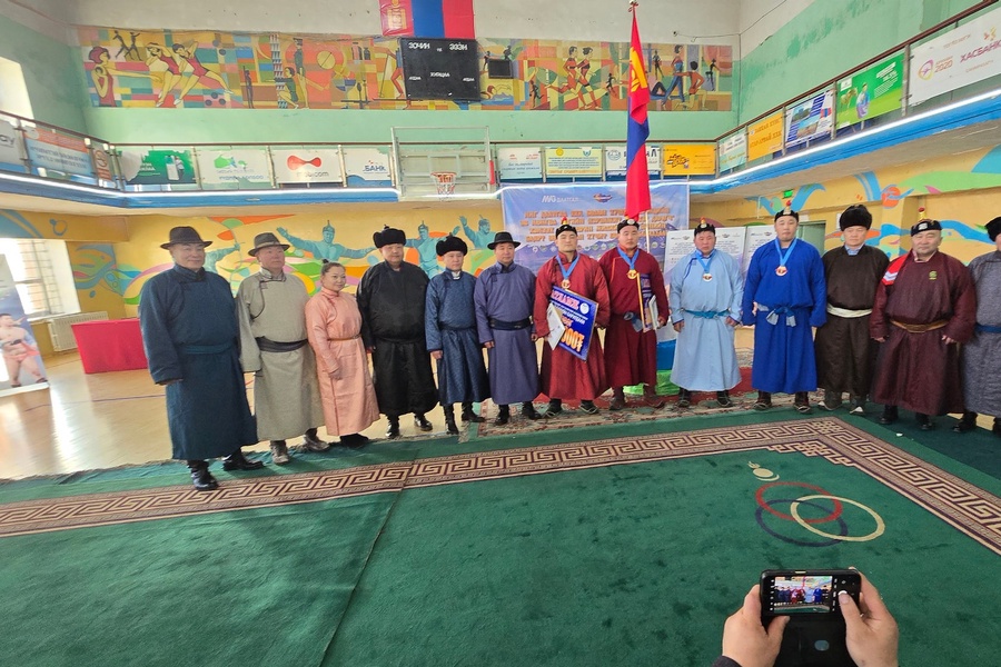 Хаврын тэргүүн, Сар шинийн баярт зориулсан хүчит бөхийн барилдаан